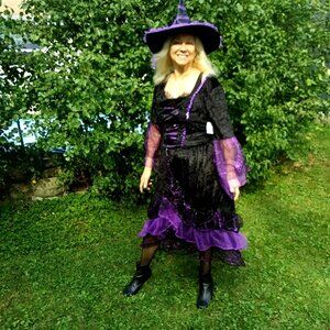Brand New Beautiful Witch Costume size 18-20.
